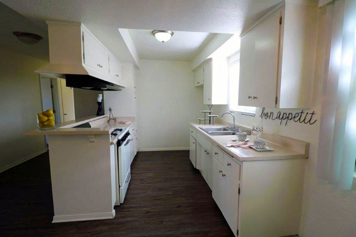 Tustin Lanai Apartment Homes
